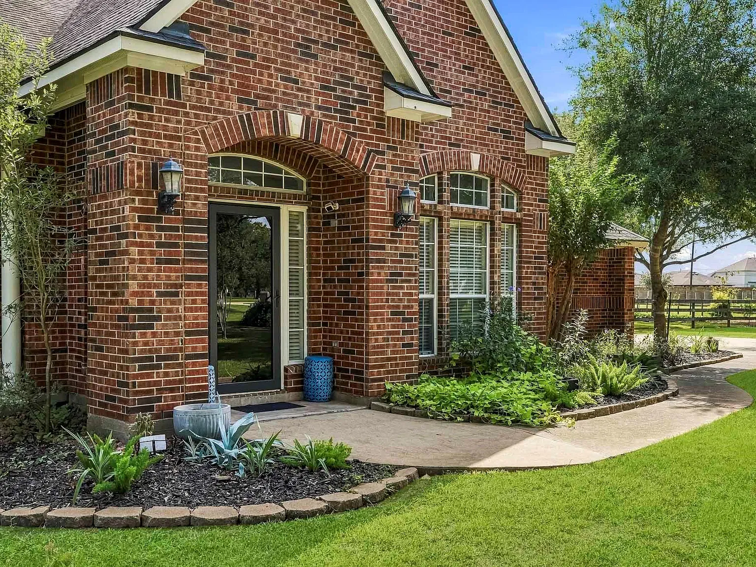 4 bed, 3.5 bath, 3467 sqft, $5,000 — Photo 3