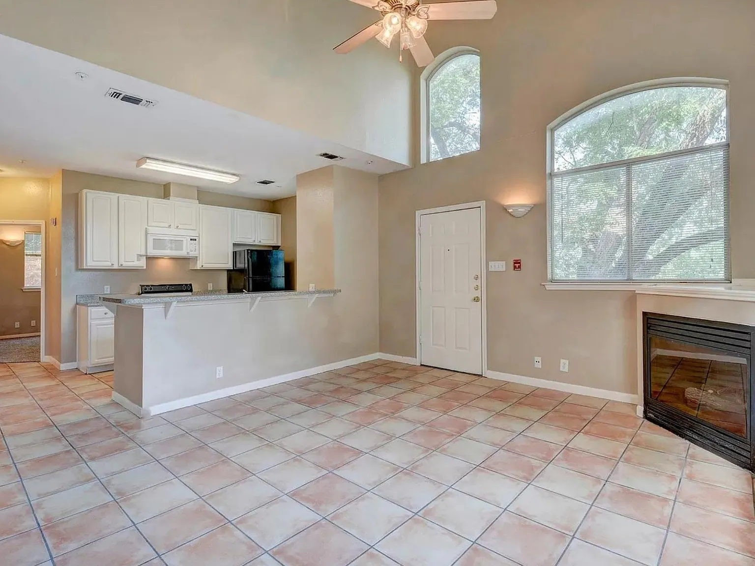 3 bed, 1500 sqft, $3,050 — Photo 2