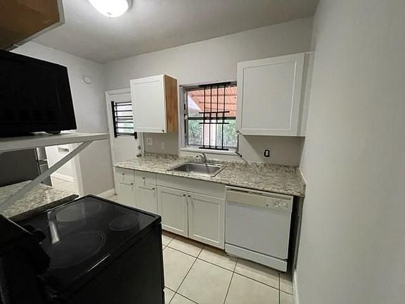 4th image of 1215 NE 181st St