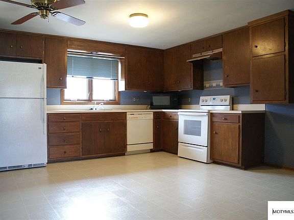 2nd image of 808 17th St NE