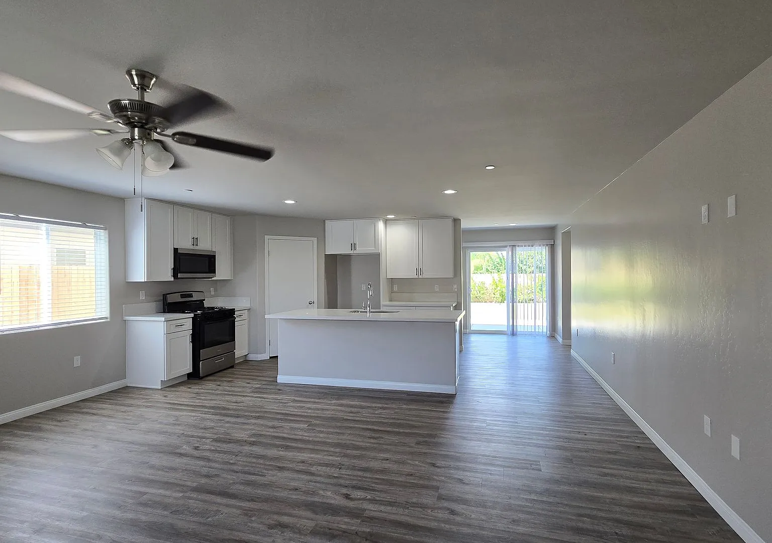 1837 Walnut Drive - House in Arvin, CA. — Photo 2