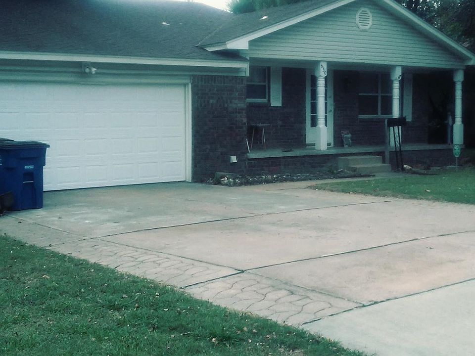 Front of house/2 car garage