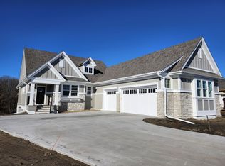 133 Spring Farm Rd, North Oaks, MN 55127