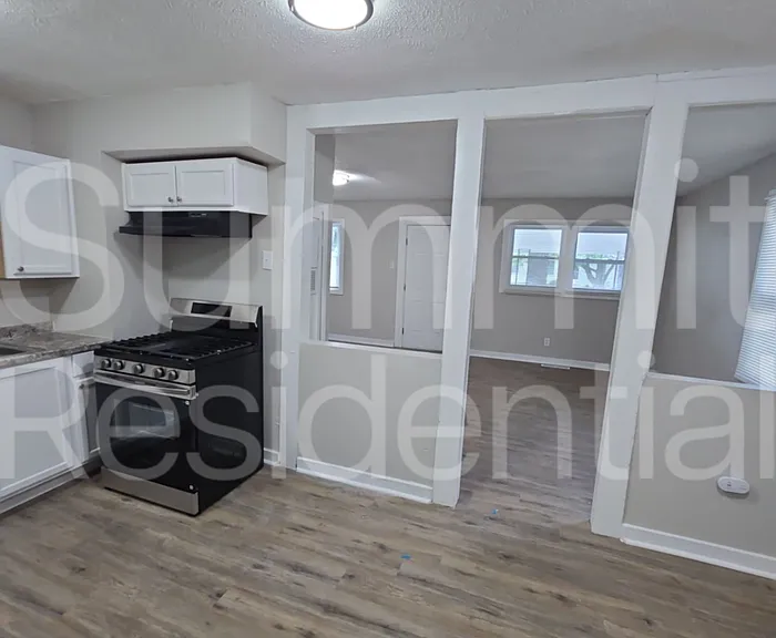 3911 Oakley Ave — Photo 7