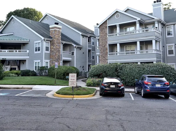 13085 Autumn Woods Way APT 306, Fairfax, VA 22033