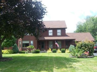 14 Pippin Wood Dr, New Hartford, NY 13413