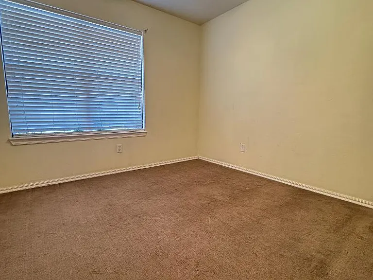 8016 S Klein Ave — Photo 15