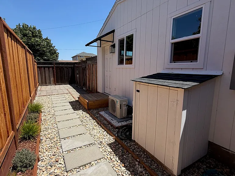 354 Fuller Ave #B — Photo 2