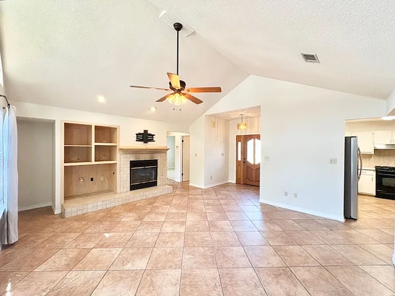 101 Meadow Woods Ln — Photo 8