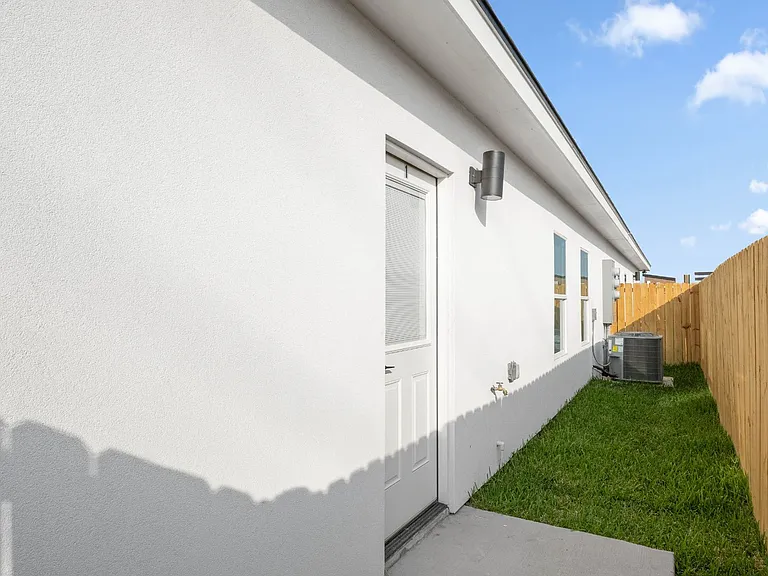 508 N Onyx Ave #1 — Photo 10