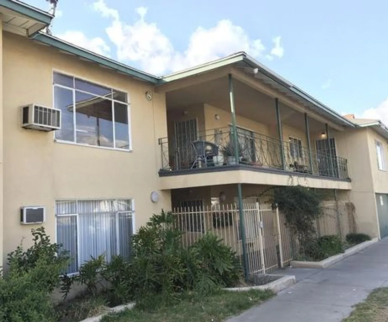 Bellaire Apartments — Photo 1