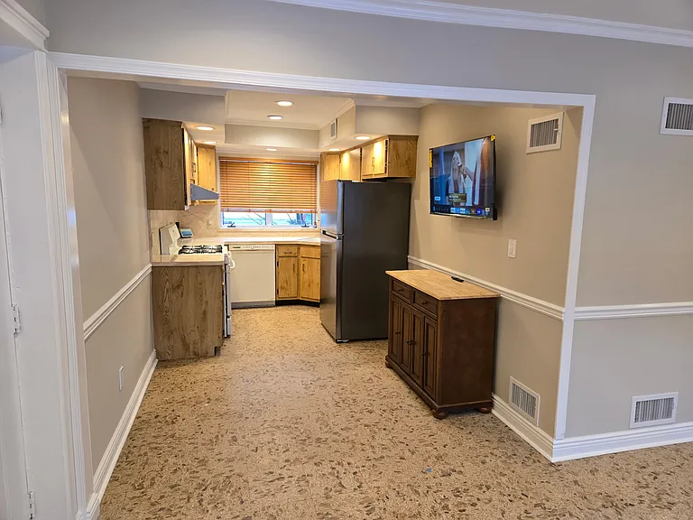 135 Linden Ave #1 — Photo 2