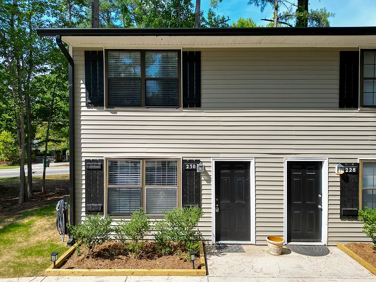 230 Adams St — Photo 1