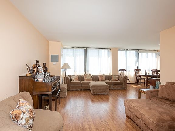 2nd image of 4800 S Lake Park Ave APT 2102