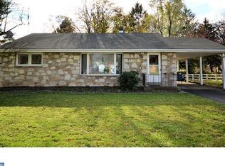 227 W County Line Rd, Hatboro, PA 19040