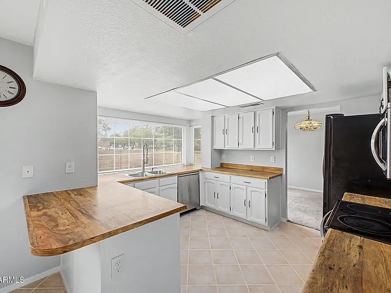 2457 W Redfield Rd — Photo 18