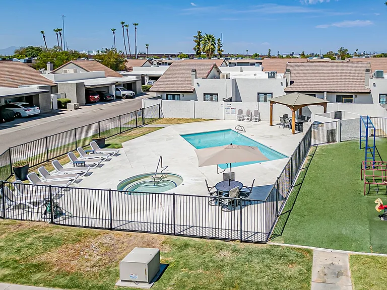 2425 W Avalon Dr — Photo 13
