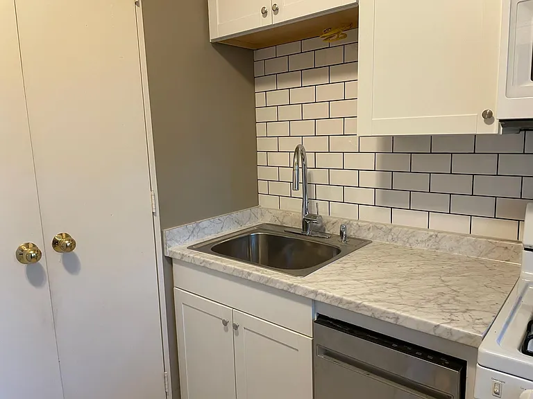 1425 Kavanaugh Blvd #8 — Photo 9
