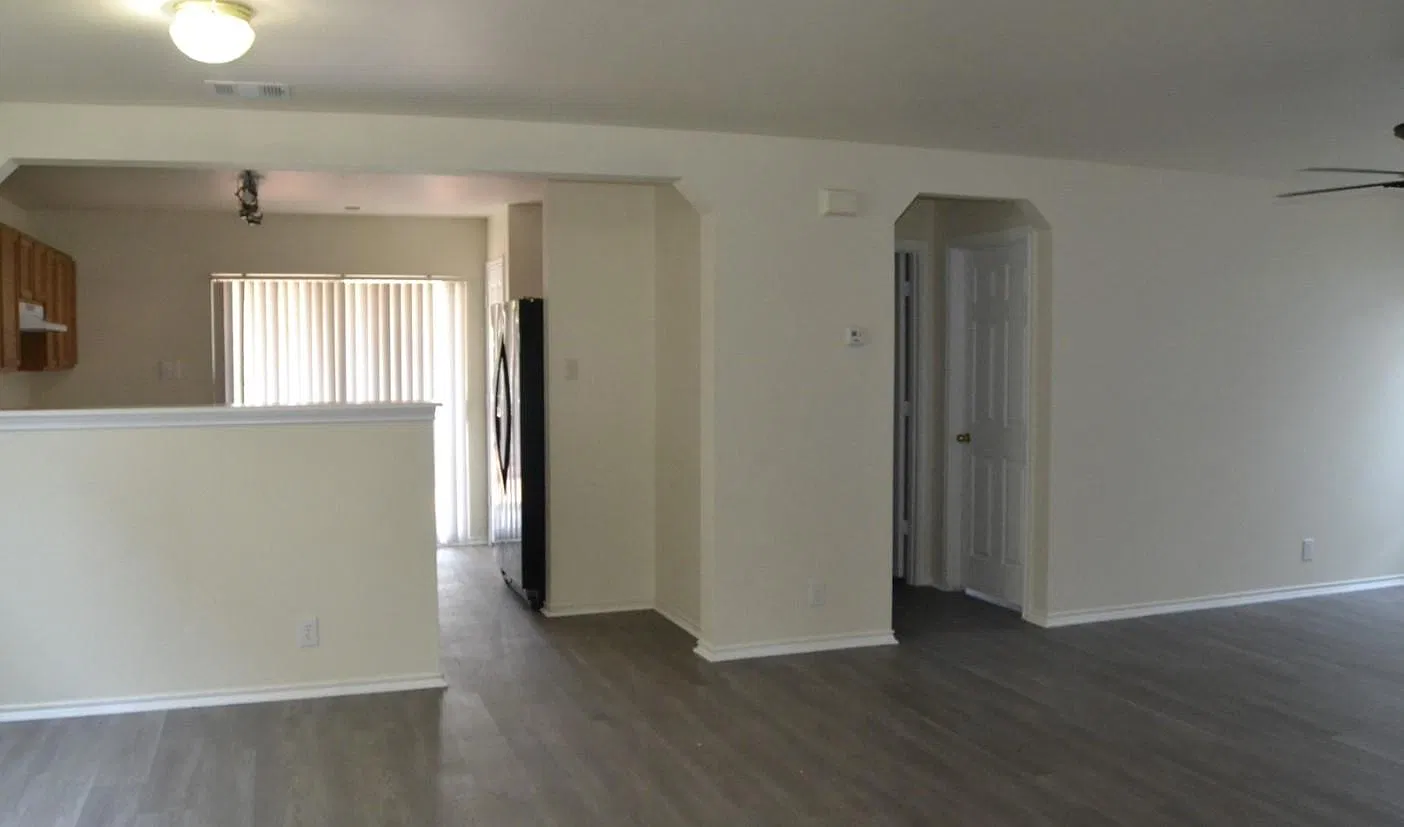 4 bed, 2044 sqft, $1,750 — Photo 2