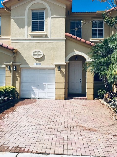 1st image of 10939 NW 79th St