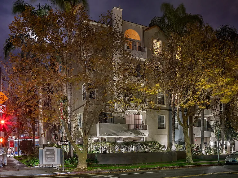 Essex Properties at Miracle Mile — Photo 33