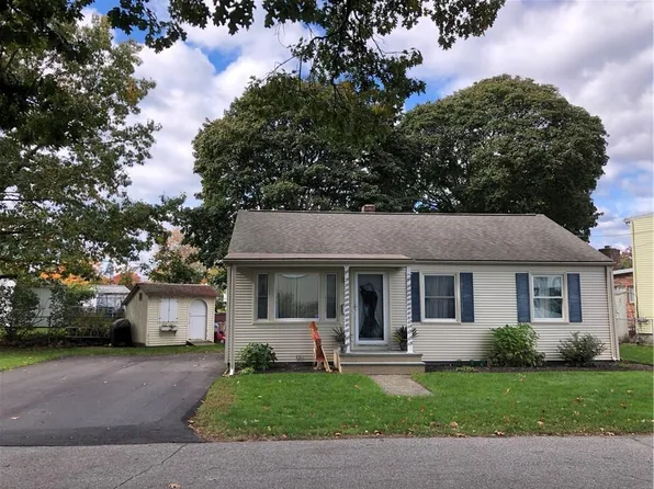 28 Plain St, Rumford, RI 02916
