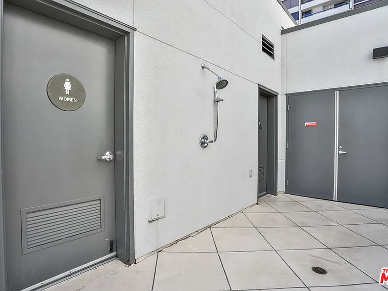 645 W 9th St #201 — Photo 41
