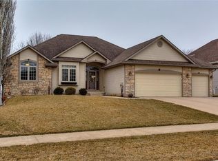 5045 Windsor Cir, Pleasant Hill, IA 50327