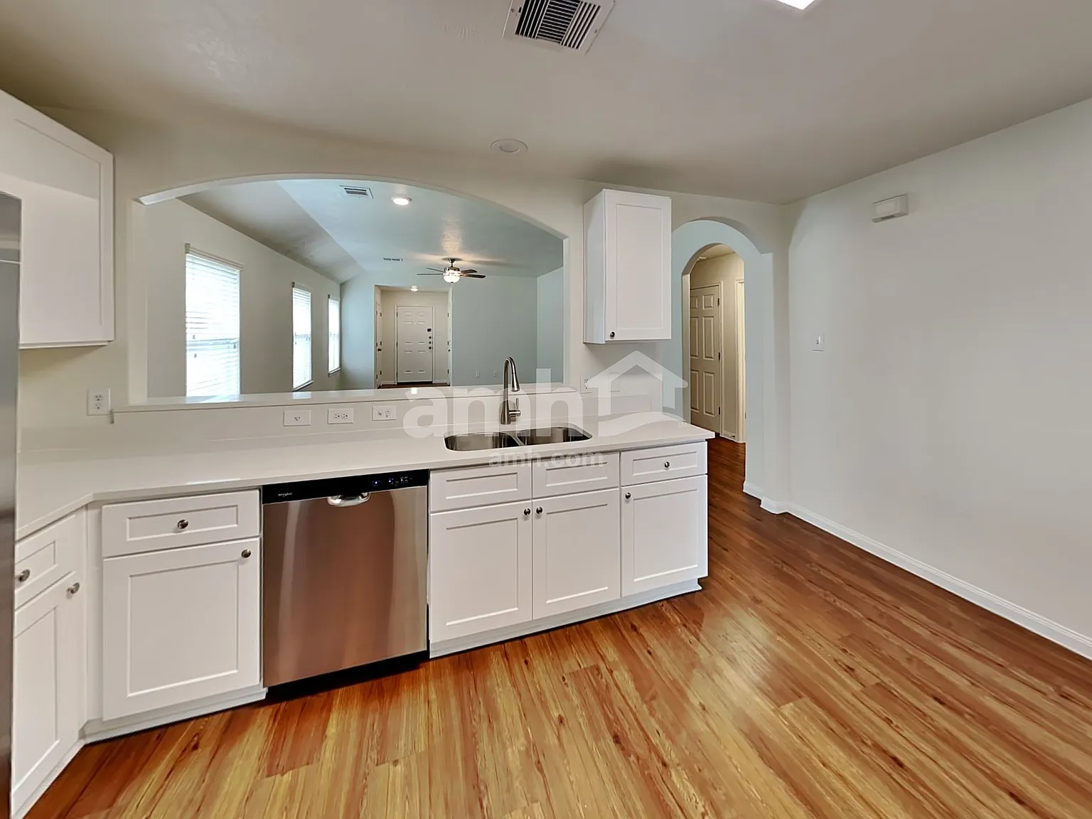 3 bed, 2.0 bath, 1407 sqft, $1,745 — Photo 4