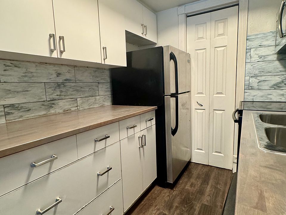 Galley style kitchen w/ pantry
