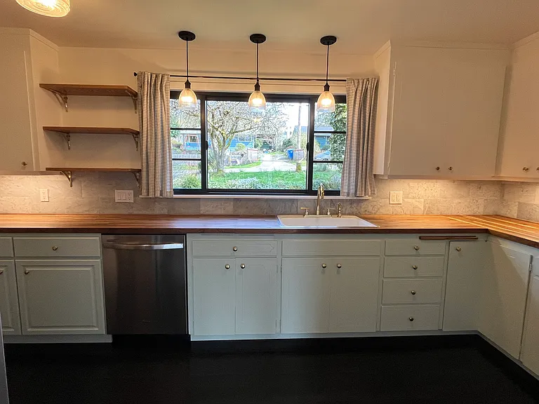 9039 14th Ave SW — Photo 2