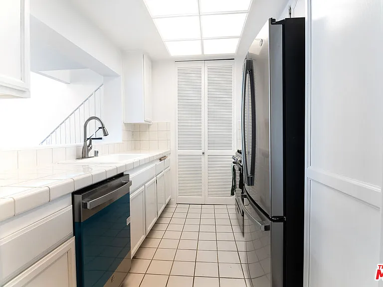 1650 Veteran Ave #306 — Photo 9
