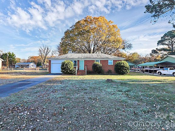 3rd image of 3201 Smith Farm Rd