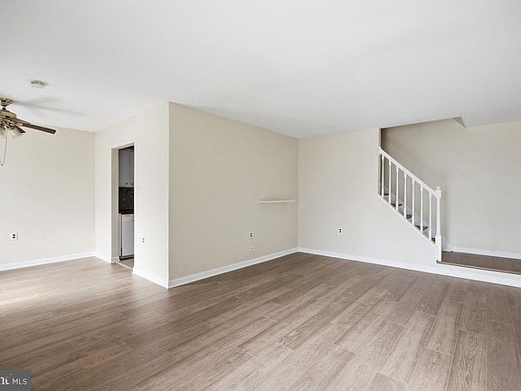 3rd image of 804 Timber Crk