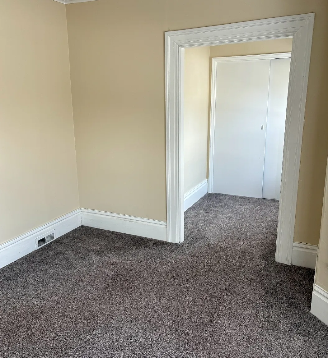 2 bed, 1051 sqft, $1,350 — Photo 4