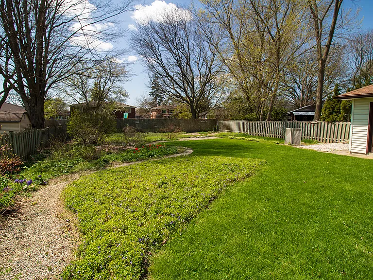 179 Burnside Dr #LOWER — Photo 26