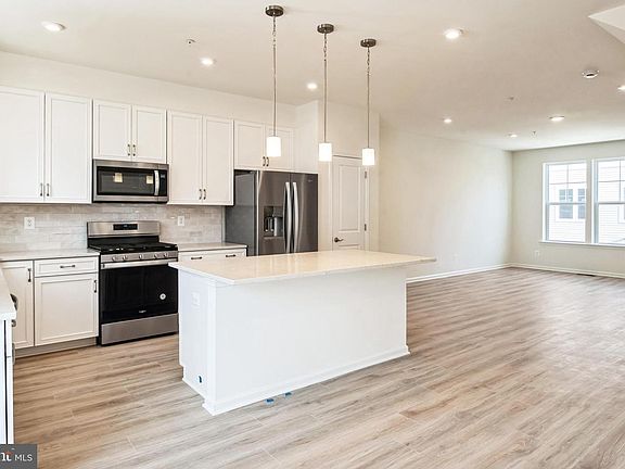 5th image of 311 Riverside Ln