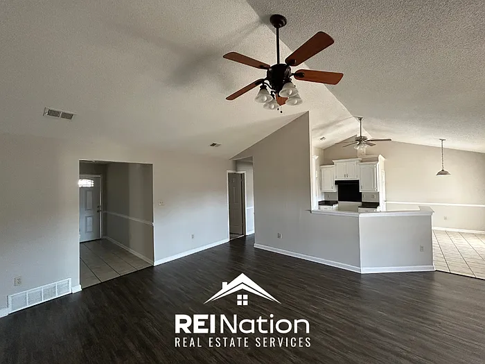 3 bed, 2.0 bath, 1476 sqft, $1,750 — Photo 3