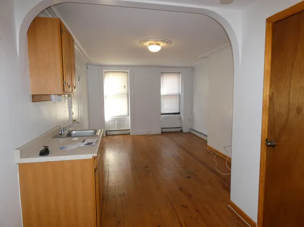 936 Willow Avenue image 8 of 12