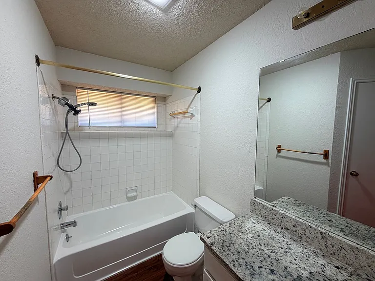 2013 James Pl — Photo 22