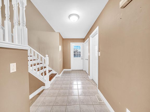 4th image of 725 River Ave
