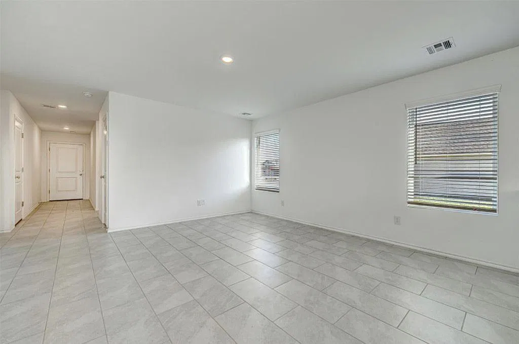 10821 SW 22nd St — Photo 3
