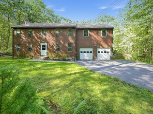 6 Woodview Dr, Hubbardston, MA 01452