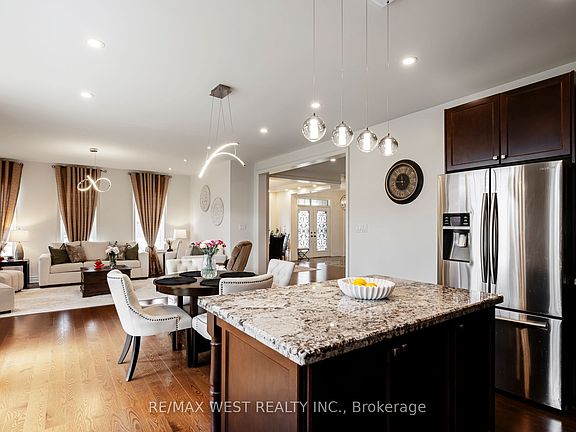 3rd image of 10 Stonegate Ave