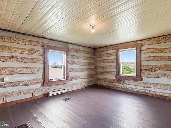 3rd image of 4651 Leetown Rd