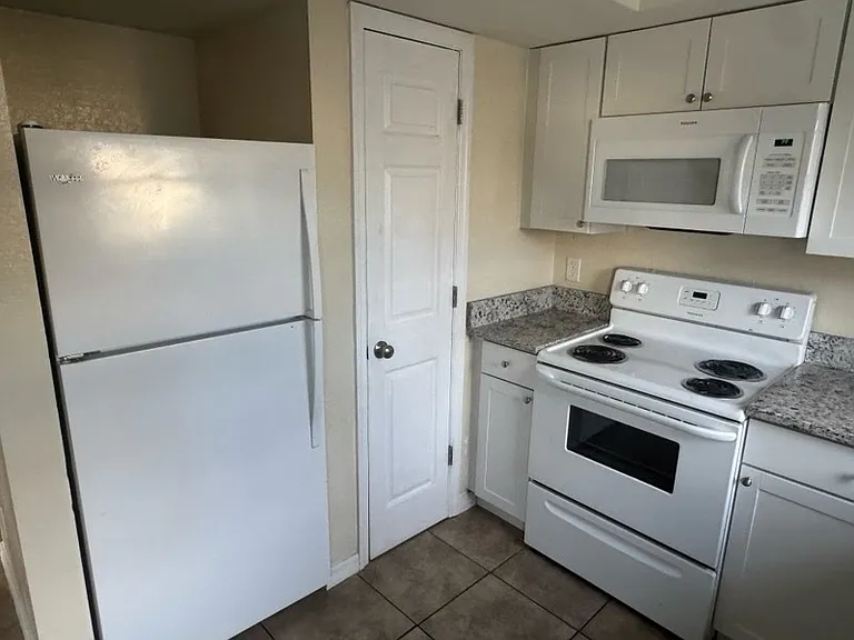 220 Meyer Ct #220 — Photo 9