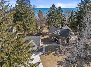 4984 Lake Bluff Rd, Port Washington, WI 53074