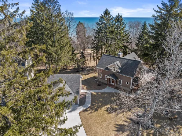 4984 Lake Bluff ROAD, Port Washington, WI 53074