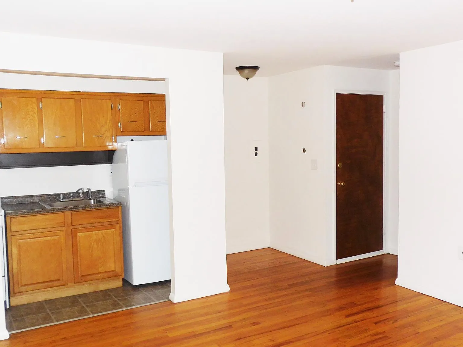Studio, $1,005 — Photo 2