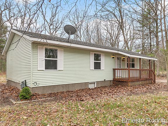 3rd image of 675 E White Lake Dr